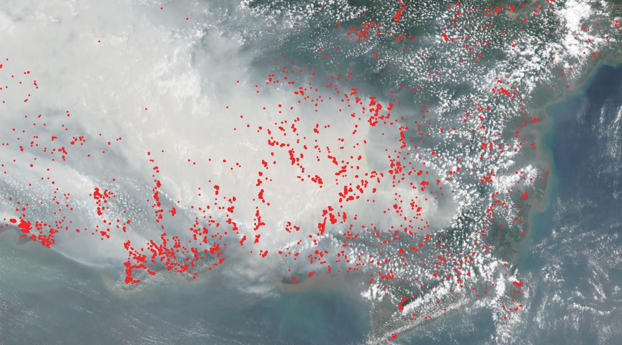Vue satellite : Palangkaraya, vue du 14 octobre 2026 (incendies actifs en rouge)